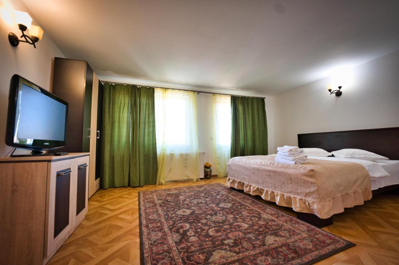 Râmnicu Vâlcea Vila Victoria מראה חיצוני תמונה