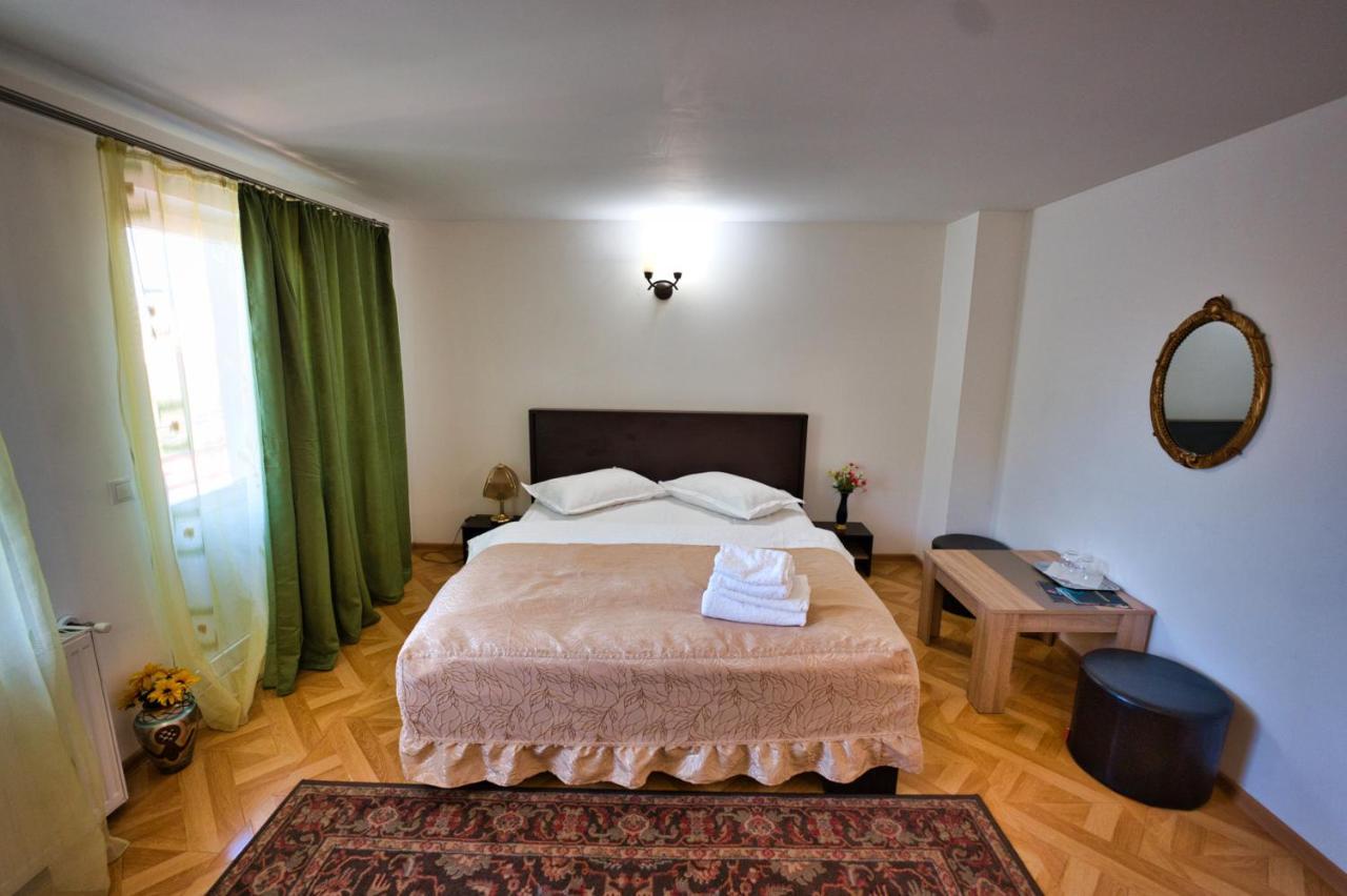 Râmnicu Vâlcea Vila Victoria מראה חיצוני תמונה