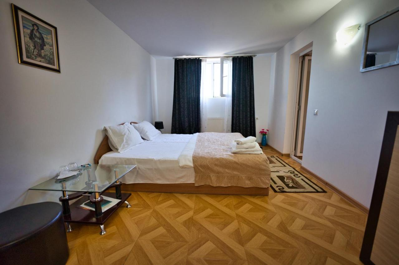 Râmnicu Vâlcea Vila Victoria מראה חיצוני תמונה