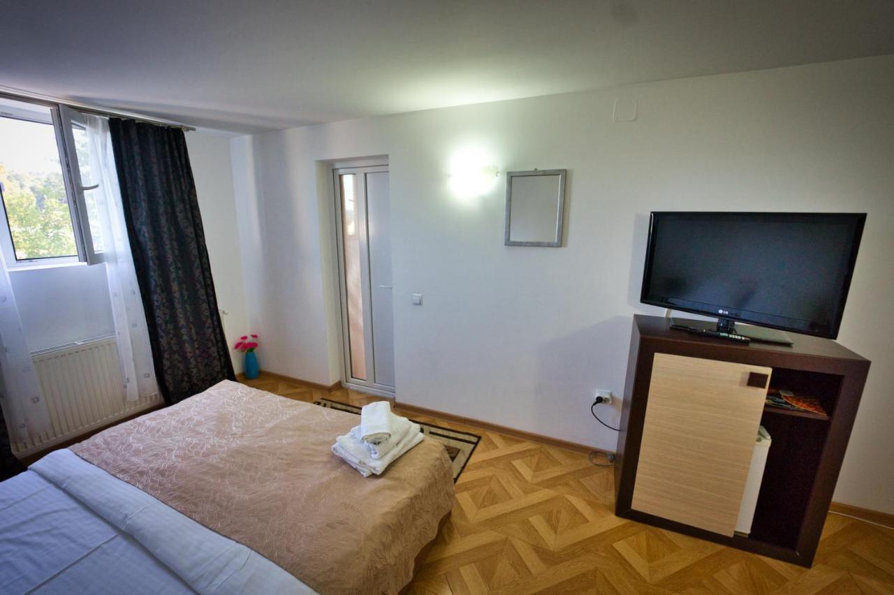 Râmnicu Vâlcea Vila Victoria מראה חיצוני תמונה
